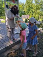 Знакомство в книжной выставкой