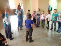 игра в холле Песоченского КДК