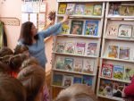 книжный обзор в библиотеке для малышей