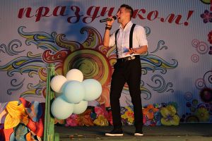 День поселка песочное, выступление Аделя
