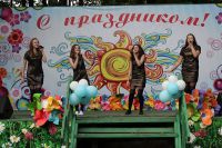 День поселка песочное, выступление вокальной группы 