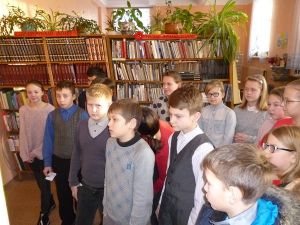 Книжный обзор у выставки «Подвигу твоему, Ленинград!»