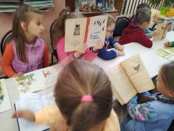 С книгами Ушинского